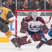 Tomas Hertl gör mål under nattens match.