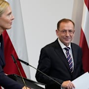 Litauens och Polens inrikesministrar Agne Bilotaite och Mariusz Kaminski på pressträff efter dagens möte. Czarek Sokolowski / AP