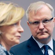  ECB-ledamoten Olli Rehn till höger