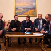 Keir Starmer, Zelenskyj, Emmanuel Macron, Donald Tusk och Friedrich Merz. Arkivbild från 10 maj.