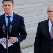 Manuel Valls och inrikesminister Bernard Cazeneuve vid en presskonferens efter gripandet.