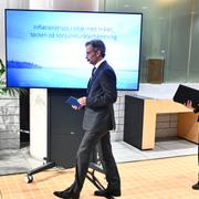 Arkivbild från januari: Riksbankschef Erik Thedéen och Åsa Olli Segendorf, chef för avdelningen penningpolitik, under en pressträff om räntebeskedet på onsdagen.