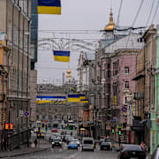 Minst fyra personer har dödats i attacken mot Charkiv. Bilden, som visar en gata i staden, är tagen i november 2025.