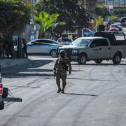 En soldat nära platsen för en skottlossning i delstaten Sinaloa tidigare i veckan.