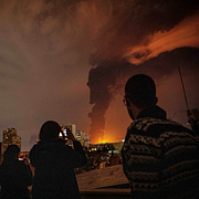 Thomas Hertz / Svart rök stiger efter en attack mot en oljedepå i Iran tidigare i mars.