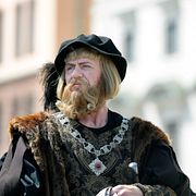 En skådespelare utklädd till Gustav Vasa i samband med 500-årsdagen av intåget i Stockolm.