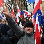 Demonstranter i Warszawa.