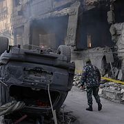 Israel och Hizbollah har anfallit varandra med robotar under veckan. Bilden är tagen efter ett israeliskt luftangrepp mot centrala Beirut.