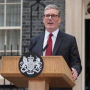 Keir Starmer talar utanför 10 Downing Street.