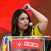 Vänsterpartiets partiledare Nooshi Dadgostar (V) talar under Almedalsveckan.