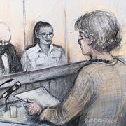 En sketch från när Sarahs mamma läste upp sitt vittnesmål. 