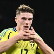 Viktor Gyökeres under en match med landslaget.