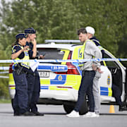 Polisen på plats utanför Moskén efter mordet.