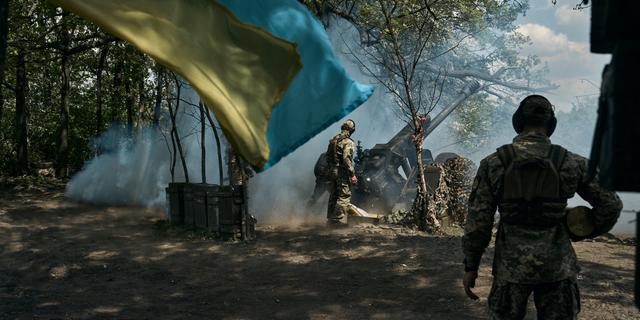 Ukrainska soldater utanför Bachmut.  LIBKOS / AP