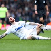 Pontus Jansson tar sig för vänsterknäet i helgens match mot Sheffield United.