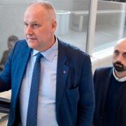 Vänsterpartiets partiledare Jonas Sjöstedt (V) när han anlände till riksdagen tidigare i dag.