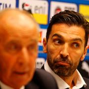 Förbundskapten Gian Piero Ventura och lagkaptenen Gianluigi Buffon