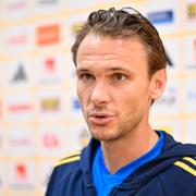 Albin Ekdal i mixad zon med svenska herrlandslaget på Friends arena. 