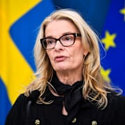 Gymnasie-, högskole- och forskningsminister Lotta Edholm (L) på dagens pressträff. 