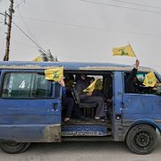 Libaneser med Hizbollah-flagga.