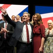 Labour-ledaren Keir Starmer och frun Victoria Starmer. Jon Super / AP