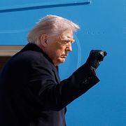 Donald Trump vid presidentplanet på fredagen.