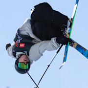 Hunter Hess 2022 och en bild på Donald Trump. 