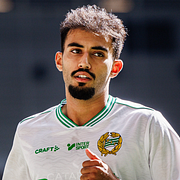 Hammarbys Montader Madjed och Göteborgsspelaren August Erlingmark.