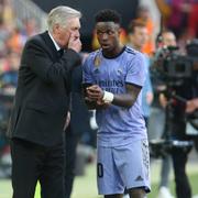 Real Madrid-tränaren Carlo Ancelotti och Vinicius Junior.