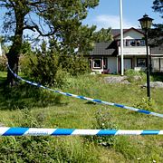 Avspärrningar utanför brottsplatsen 2004.