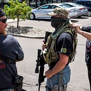 Civila vakter vid militär rekryteringsbas i Colorado, USA.