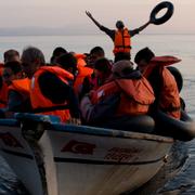 Flyktingar anländer till grekiska Lesbos. Arkivbild.