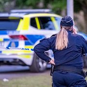En polis under en utryckning tidigare i år.