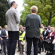Kippavandring till stöd för den judiska minoriteten och för att motverka antisemitism med lokalpolitikerna Jan Jönsson (L) och Karin Wanngård (S) i Stockholm den 23 augusti 2024.