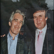 Trump/Aktivister har satt upp bilder av Trump och Epstein i London.