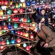 Arkivbild: Minnesstund på Raoul Wallenbergs torg i Stockholm i samband med Förintelsens minnesdag den 27 januari 2020. 