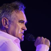 Morrissey under en konsert.