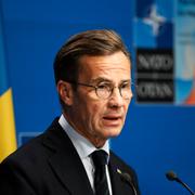 Sveriges statsminister Ulf Kristersson (M) och försvarsminister Pål Jonson (M) håller pressträff i samband med Natos toppmöte i Haag på onsdagen.