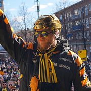 Jonathan Davidsson  under firandet av Skellefteås SM-guld.