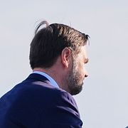 USA:s vicepresident JD Vance på väg till Pakistan för att delta i fredsförhandlingar med Iran.