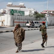 Säkerhetspersonal utanför hotellet SYL 2019 i samband med en attack från terrorgruppen Al-Shabaab. På torsdagen attackerades hotellet igen. 