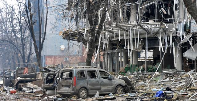 En sönderbombad byggnad i Charkiv, Ukrainas näst största stad.  SERGEY BOBOK / AFP