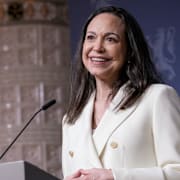 María Corina Machado talar under en presskonferens efter Nobelceremonin i Oslo dagen innan.