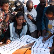 Folk vid en valurna i Malawi.