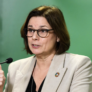 Romina Pourmokhtari och Isabella Lövin.