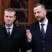 Pete Hegseth med Polens försvarsminister Wladyslaw Kosiniak-Kamysz. 