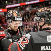 Rasmus Rissanen och Robert Leino firar avancemanget.