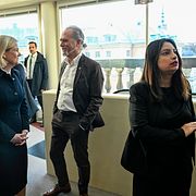 Magdalena Andersson (S),  Daniel Helldén (MP) och Nooshi Dadgostar (V).