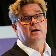 Till vänster: Justitieminister Gunnar Strömmer under onsdagens pressträff. Till höger: Den tidigare socialdemokratiske justitieministern Thomas Bodström, fotograferad 2018.