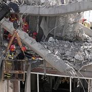 Bild från en skadad byggnad i Teheran till följd av USA:s och Israels attacker.